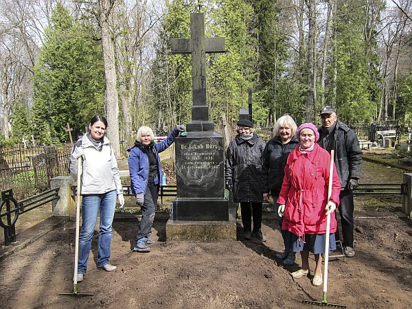 Hurda juures enne ja nüüd – ERMi Sõprade Selts käis koristustöödel