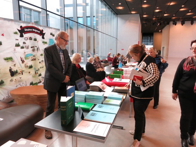 V seltside väljaannete näitus-müük