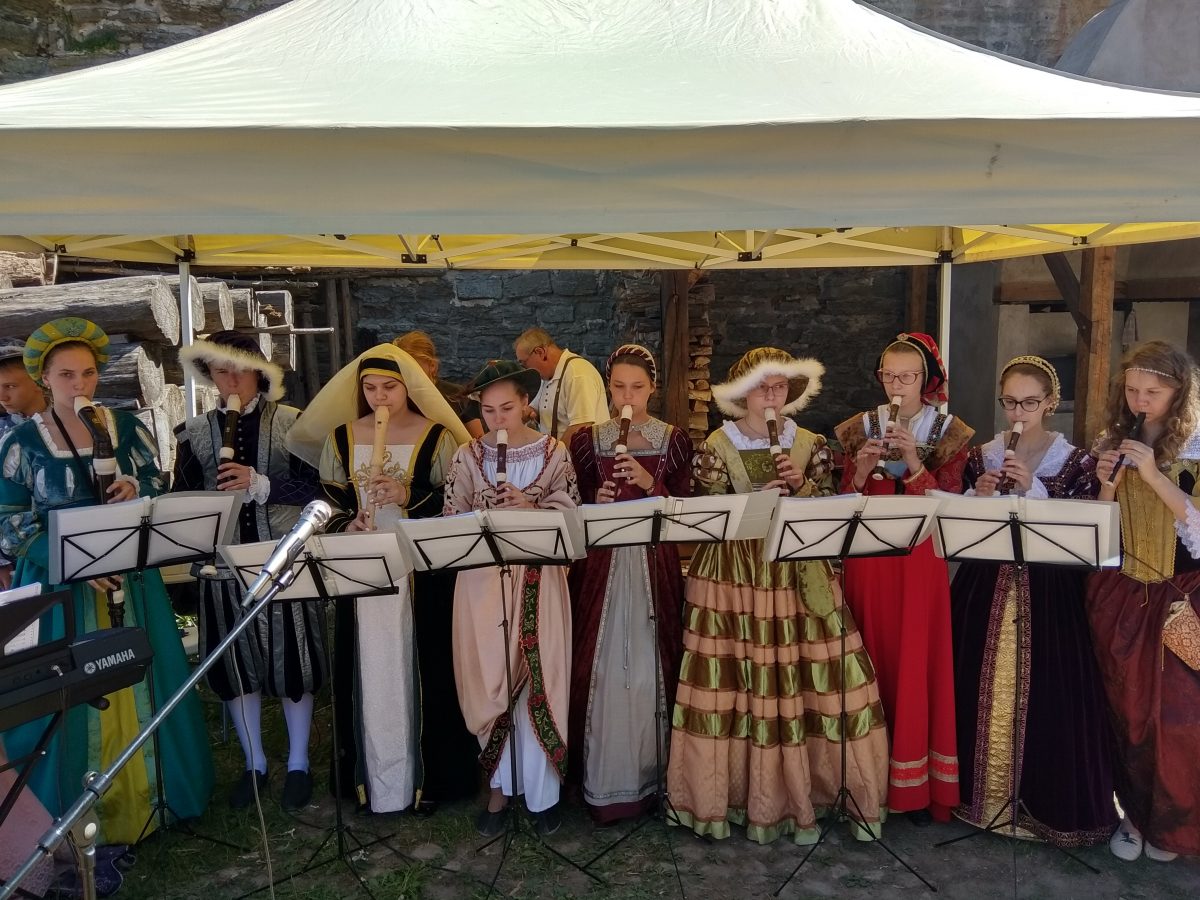 Järelkaja Narvas toimunud Eesti seltside kevadpeole, pidupäeva poeem