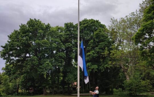 Eesti lipp on Ruhnus püha