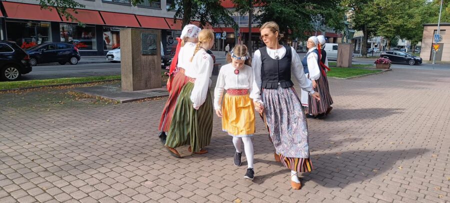 Löö kaasa! Löö kaasa!