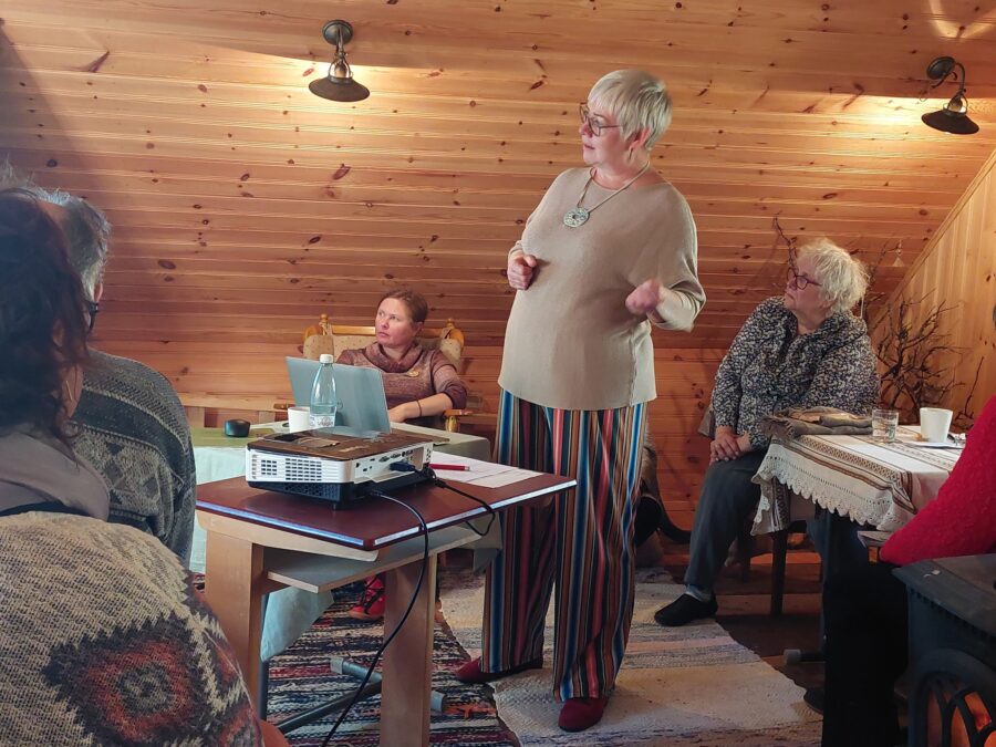 Muuga naised valmistasid kukeseenemoosi Muuga naised valmistasid kukeseenemoosi