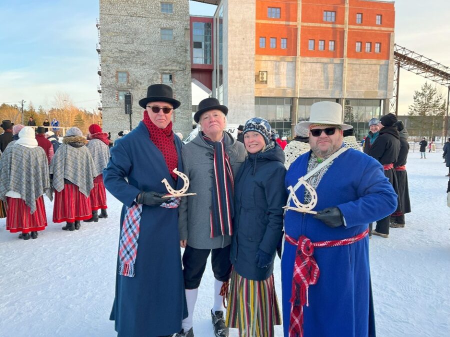 Ida-Virumaal kaevandatakse kultuuri ehk Tuhamägede tantsupidu Ida-Virumaal kaevandatakse kultuuri ehk Tuhamägede tantsupidu