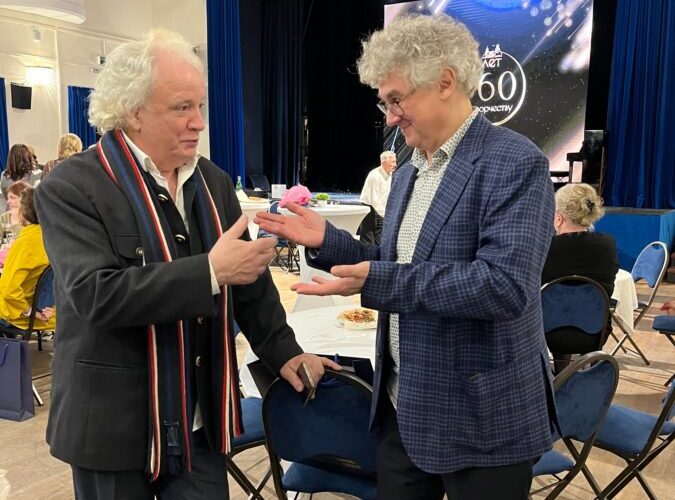 Aleksandr Part pälvis Peterburis  tänukirja.