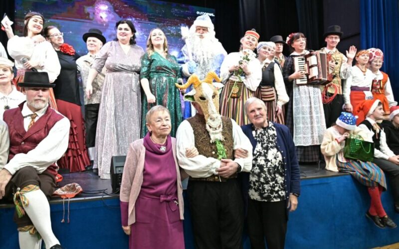 Jõulusoku seiklused ja killuke võlujõudu: Kuidas folkloorirühm „Neevo“ uue aasta vastu võttis